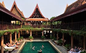 โรงแรมเรือนไทย